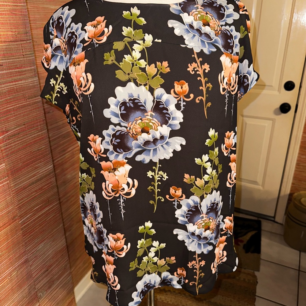 LOFT shirt never worn